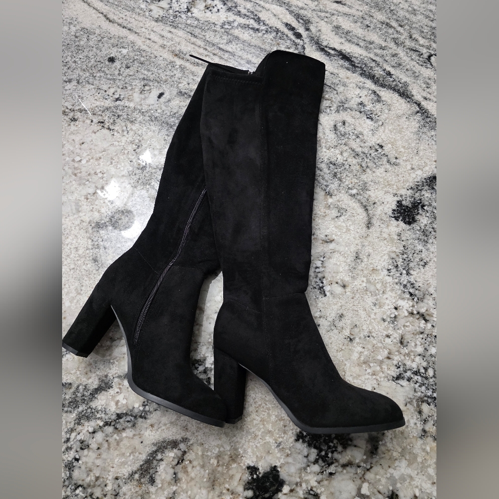 Knee High Suede Chunky Heel Boots. NWOT!